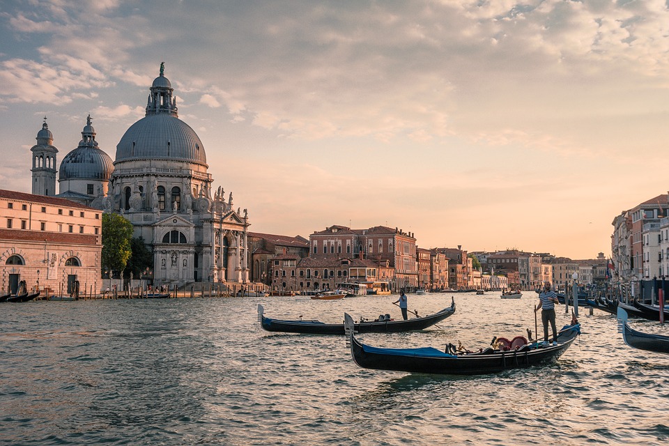 Poznávejte krásy Benátek s dopravou za hubičku